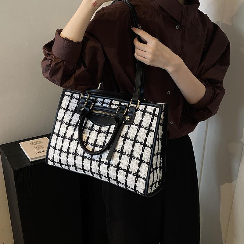 Niche bags, new bags, women's bags, fashionable commuting, thousand bird grid shoulder bags, large-capacity tote bags.