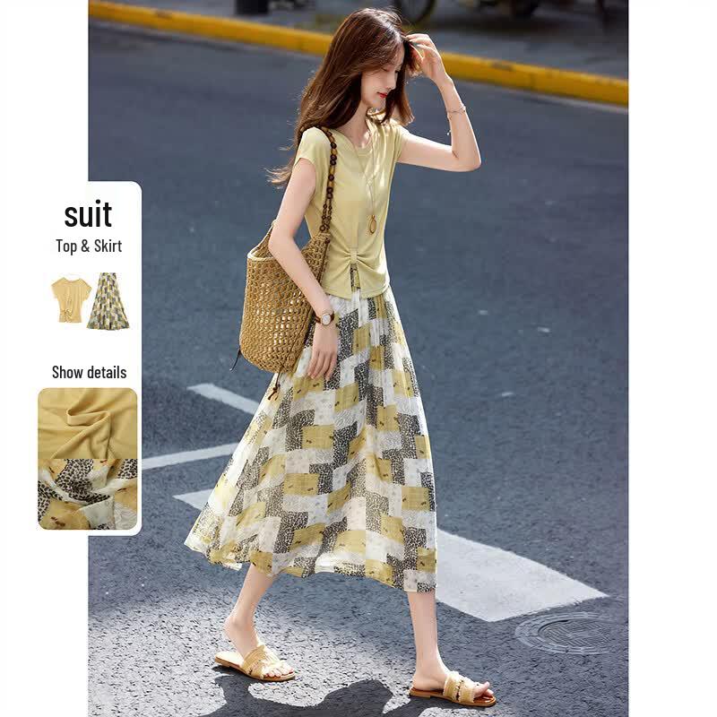 Summer Short-Sleeve T-Shirt and Plaid Skirt Set M