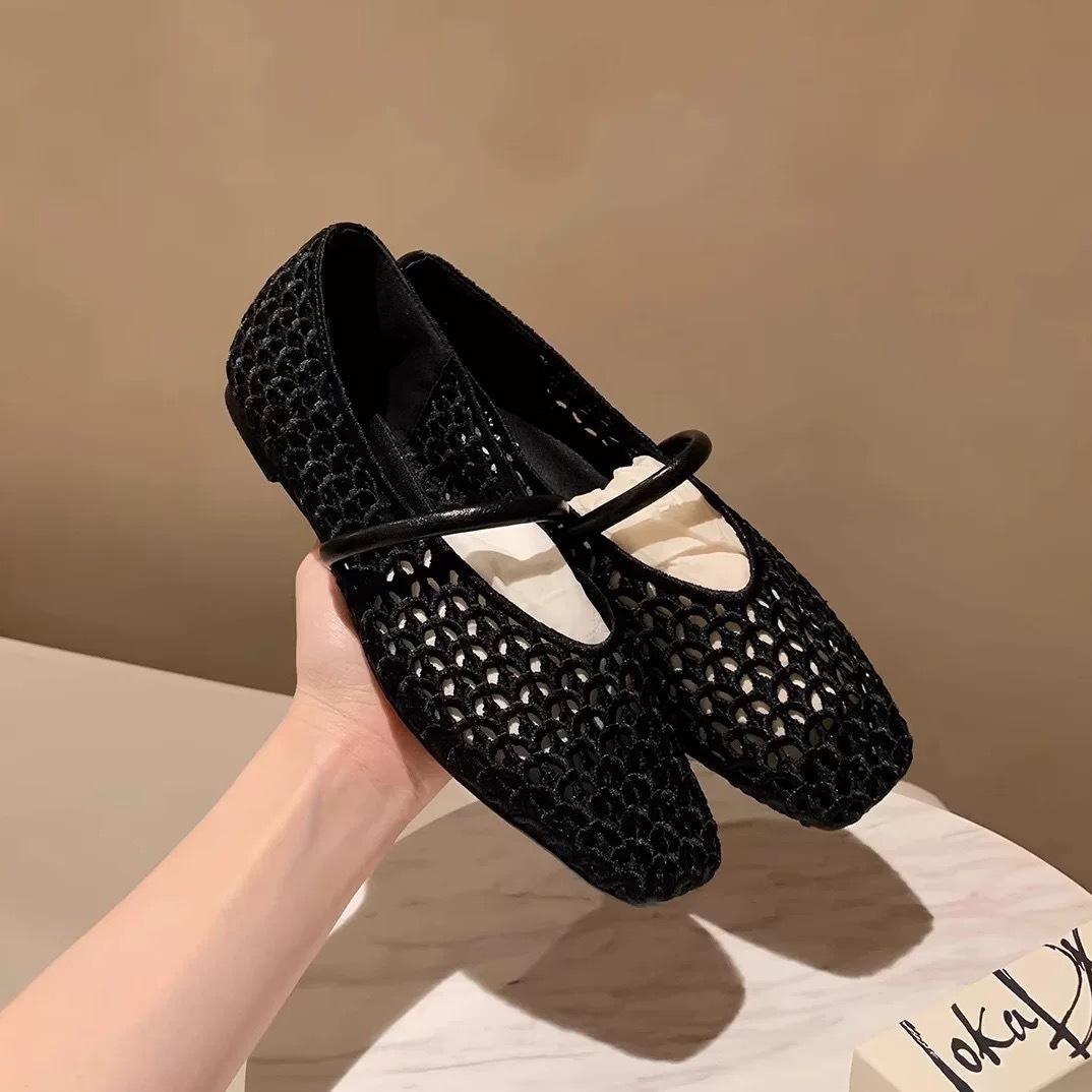 

Retro woven Roman small square head shallow mouth single shoes women s 2025 spring and summer new one-word belt hollow commuter flats 35 чорний