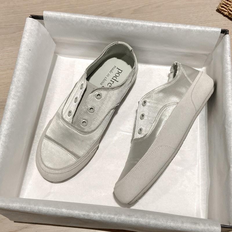Niche satin little white shoes for women wear one pedal, new flat-bottomed casual and comfortable flat shoes