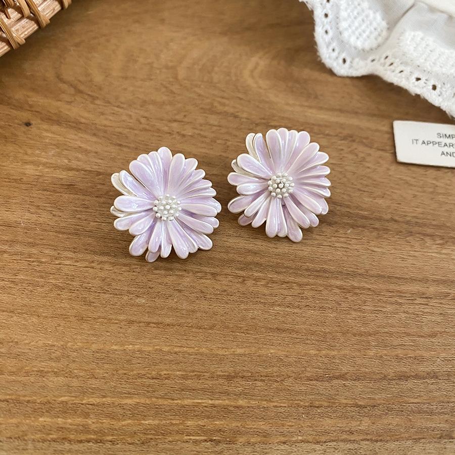 Seaside vacation wind gradual change oil painting wind petal stud earrings small fresh sweet earrings light luxury niche high sense earrings