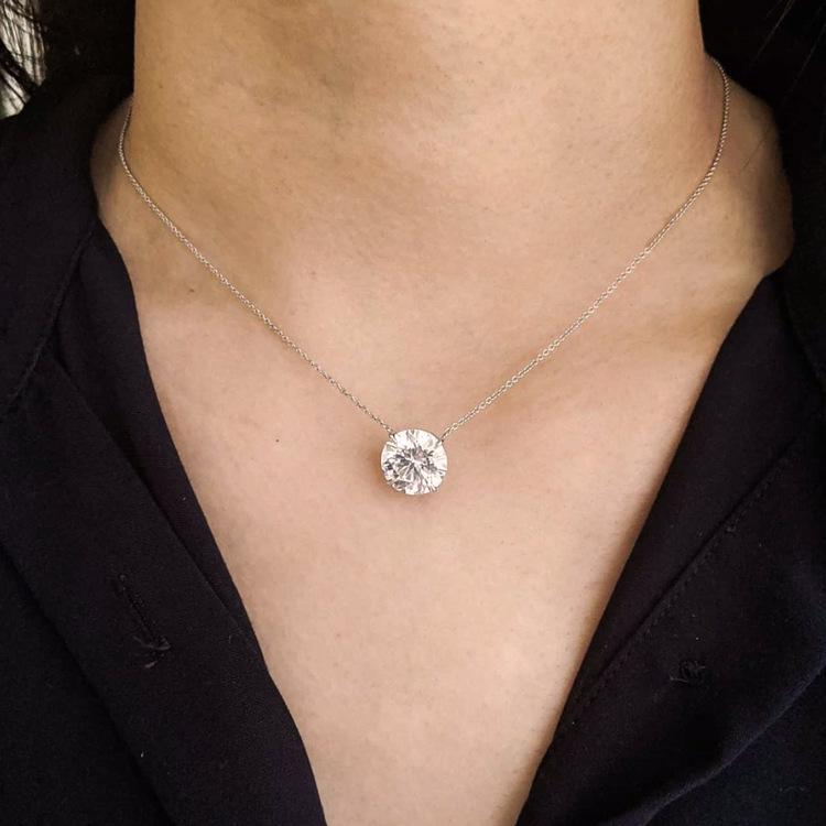 

Классическое колье-подвеска с бриллиантом из стерлингового серебра 925 пробы с покрытием из белого золота 925 Silver