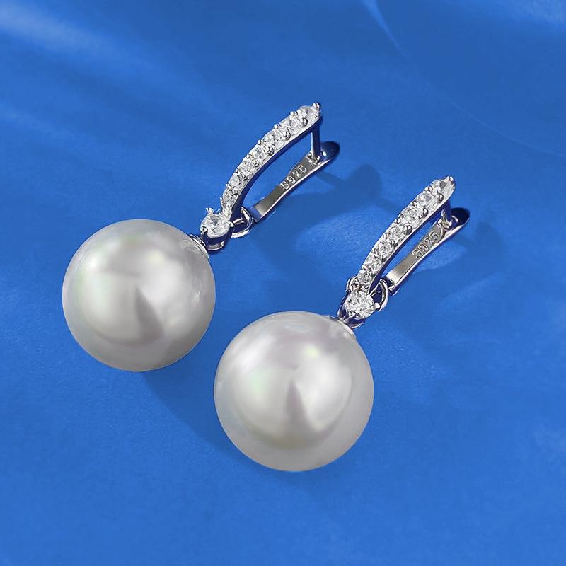 Hui Zhiyi 2024 Shell Pearl 13mm Stud Earrings in 925 Silver for European & American Fashion