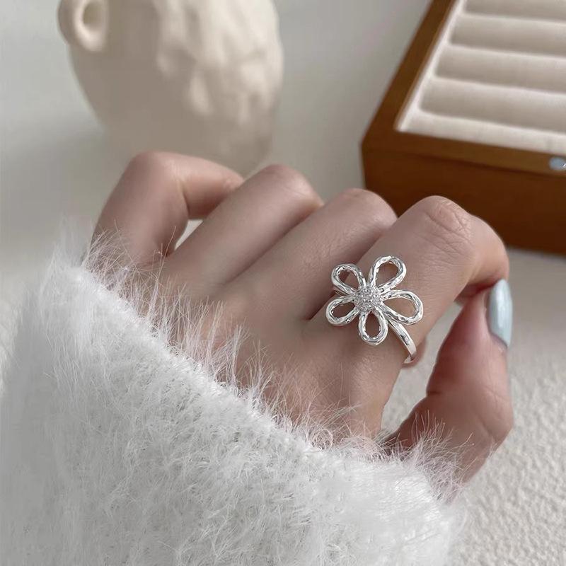 Sterling Silver Floral Ring for Women - High-End Open Joint Design for Autumn/Winter