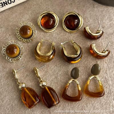 Elegant Retro Coffee Color Stud Earrings for Women - 2025 Autumn/Winter Fashion, Versatile & Chic Ear Jewelry