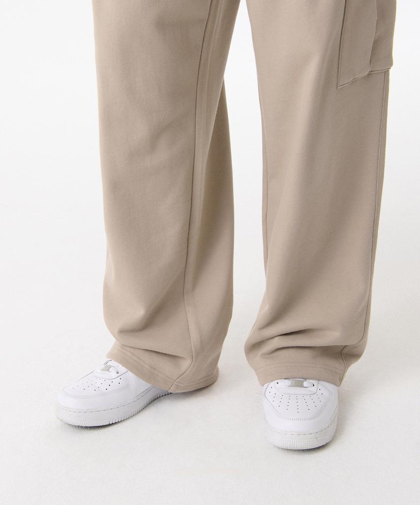 MUSINSA STANDARD One-Pleat Wide Cargo Sweatpants [Grayish Beige]