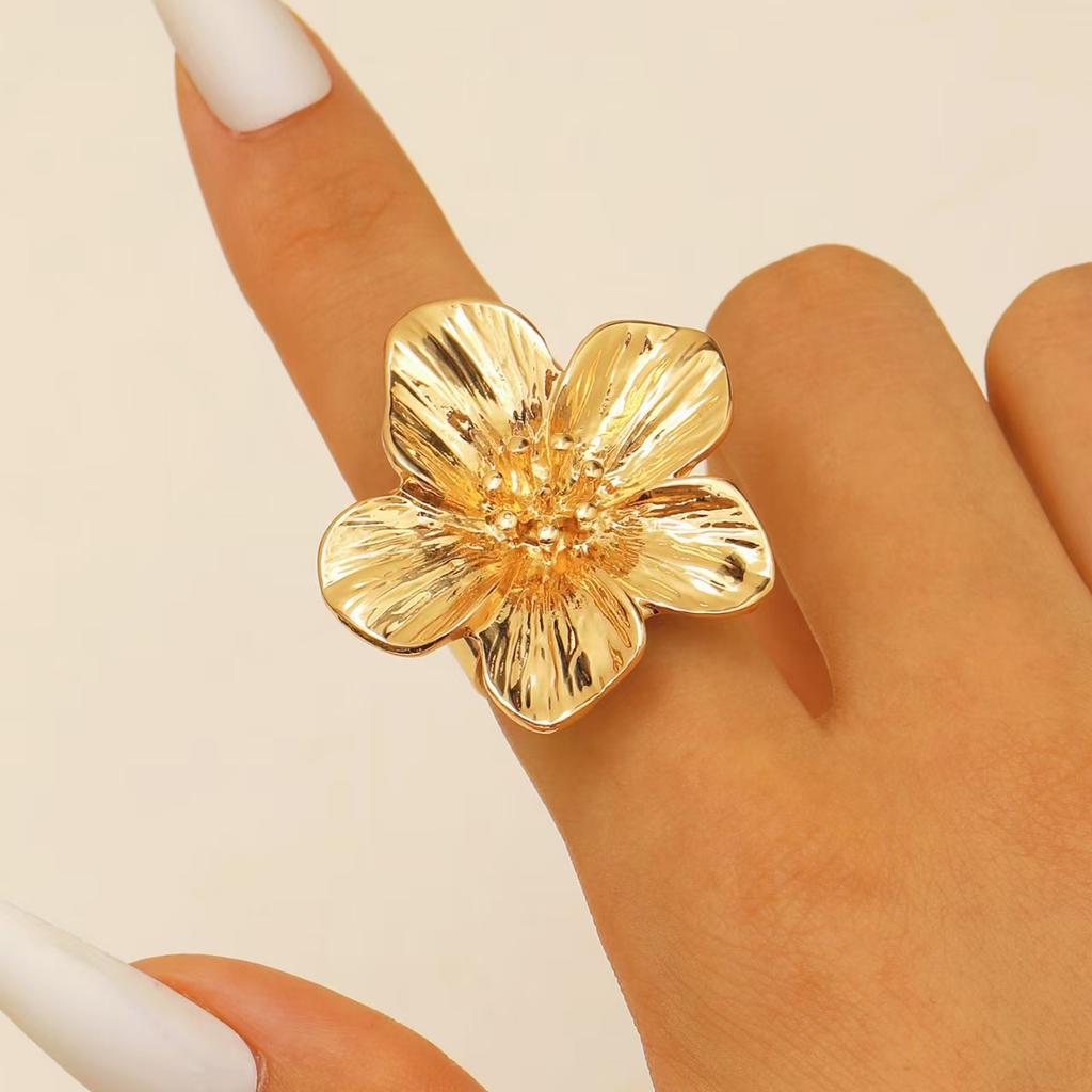 High Quality 2026 Holiday Style Exaggerated Baroque Retro Ring Set Foreign Trade Niche Imitation Pearl Flower Rings