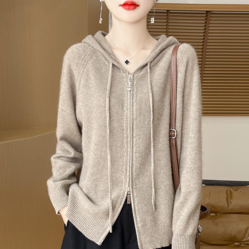 Dámský vlněný svetr podzim 2025 - Jednobarevný, na zip, s kapucí, přiléhavý pletený oděv.