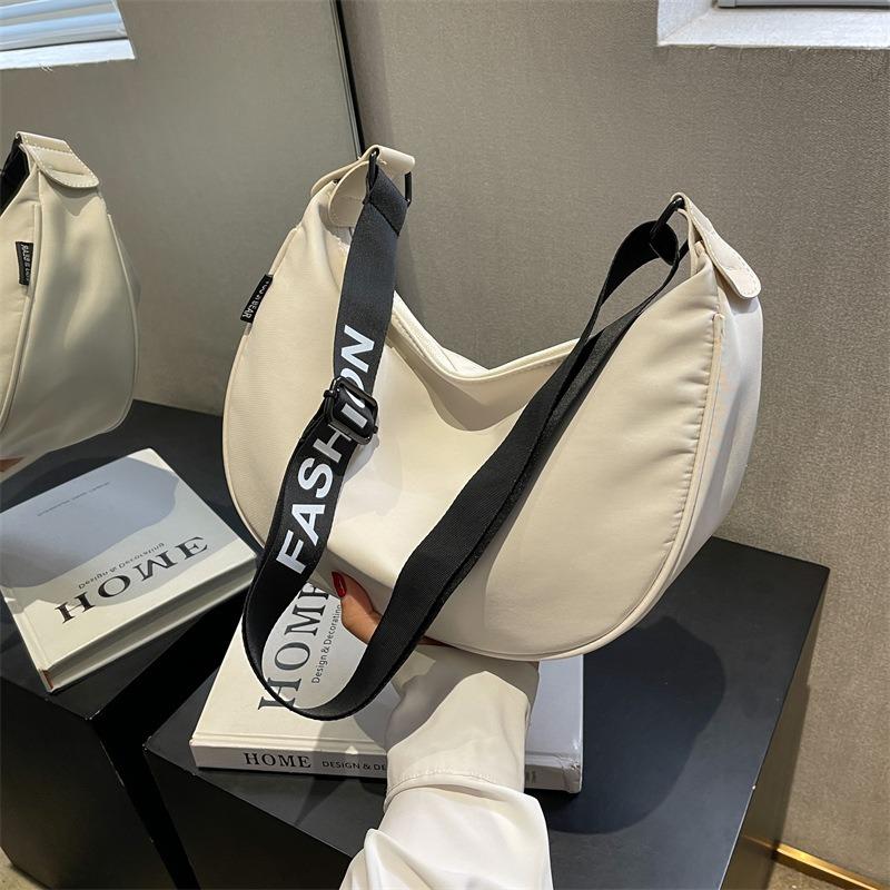 Casual Bag Women's Autumn and Winter New Large-capacity Wide Shoulder Strap Messenger Bag Nylon Cloth Large-capacity Shoulder Bag Tide