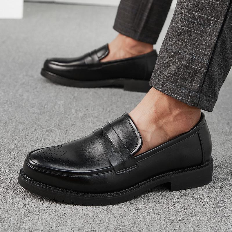 Fashion 2025 New Classic Solid Color Men's Casual Loafers Outdoor Lightweight Walking Shoe Classic Retro Anti -Slip Formal Office Shoes