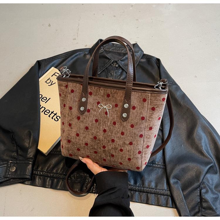 

Niche fashion hand-carried bucket bag women s 2024 autumn new trendy bow shoulder bag high-end messenger bag 26*11*20 темно-коричневого кольору