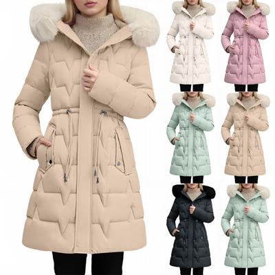 Damesjas van gewatteerd katoen met losse, middellange pasvorm en slanke pasvorm.