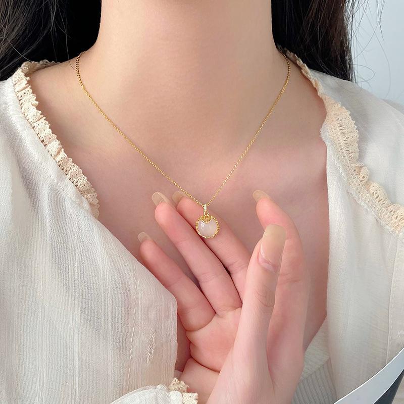 Naszyjnik z okrągłą klamrą z agatu fuzi styl narodowy chiński znak lekki luksus wysoki zmysł łańcuszek kołnierzowy