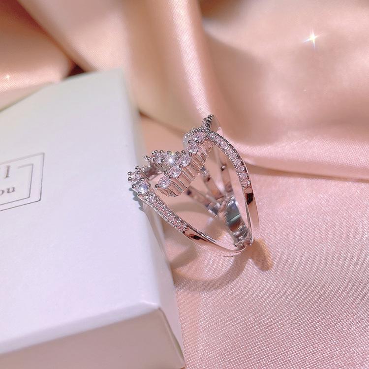 Niche Light Luxury Retro Crystal Inlaid Women'S Ring Geometric Cross Cold Wind Texture Ring Temperament Jewelry