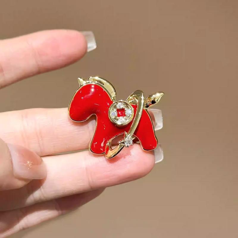Cute Red Pony Brooch Exquisite Zodiac Horse Brooch Pin For Women Men Temperament Suit Lapel Corsage Accessories New Year Gifts