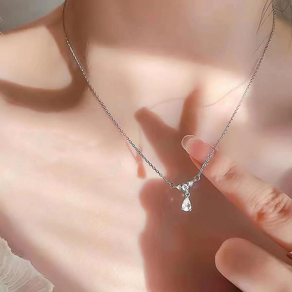 Exquisite Clavicle Chain Elegant Colorful Bow Pendant Necklace for Women Girl Temperament Collar Chain Korean Student Daily Wear