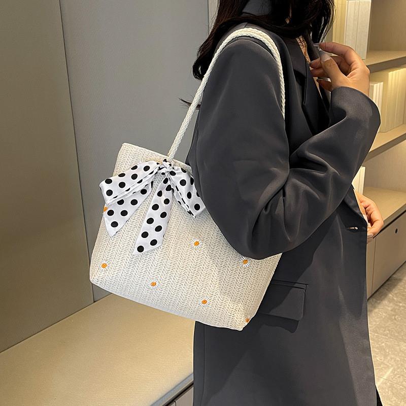 Stylish Woven Tote Bag For Women With Floral Design Ideal For Summer Beach Outings