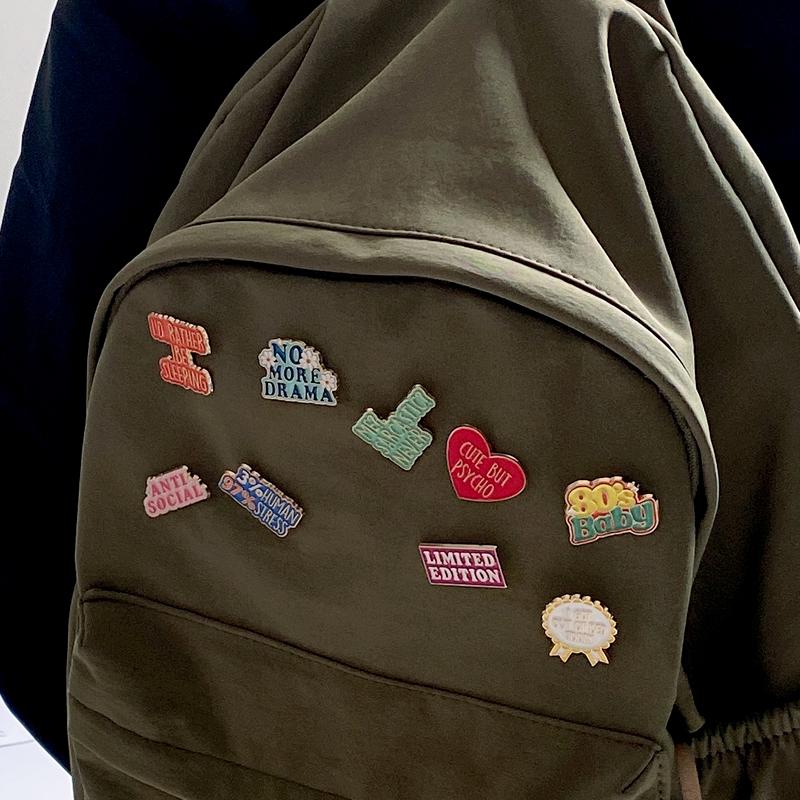 Is It Friday Yet Enamel Pins Me? Sarcastic? Never 80s Baby Drama Brooches Lapel Badges Funny Quetes Jewelry Gift for Friends