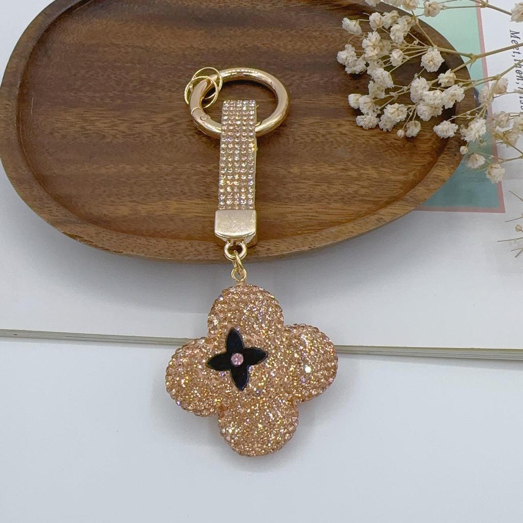 Elegant Rhinestone Four-Leaf Clover Keychain: Luxurious Bag Pendant & Car Accessory