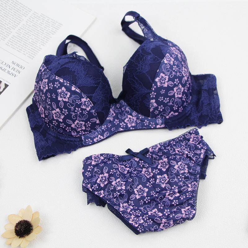 Western-style Anti-sag Plus-size Bra and Panty Set Sexy Underwired Lace Push-up Bra with Skin-friendly Comfortable Panties