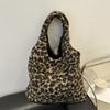 Korean Version Ins Girl Large-capacity Tote Bag 2025 Autumn and Winter New Fashion Plush Leopard Print Single Shoulder Underarm Trendy Bag