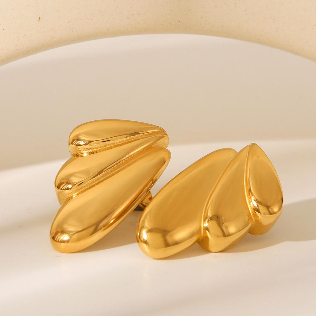 Stainless steel wing stud earrings, light luxury high-end style, 18k gold earrings, titanium steel, non-fading, versatile