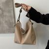 Premium texture large capacity tote bag women's autumn and winter lazy style versatile retro commuter student class shoulder bag