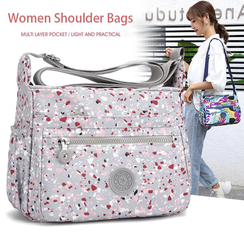 Женская нейлоновая сумка большой емкости с диагональным принтом на одно плечо — фото 3