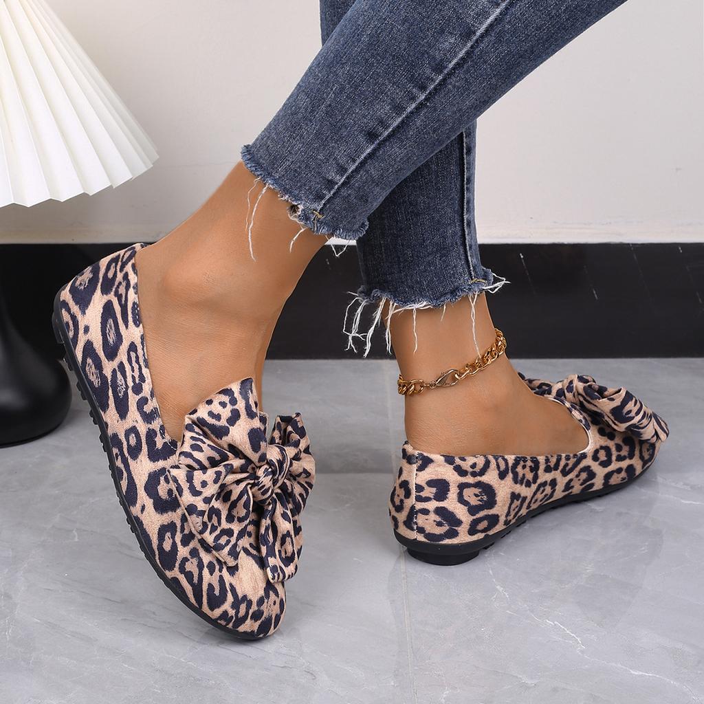 Ethnic Style Leopard Print Single Shoes Women's Design Sense Niche Flat Bottom Pointed Boat Shoes Large Size Ladyshoes Tide Shoes 2025 Autumn New