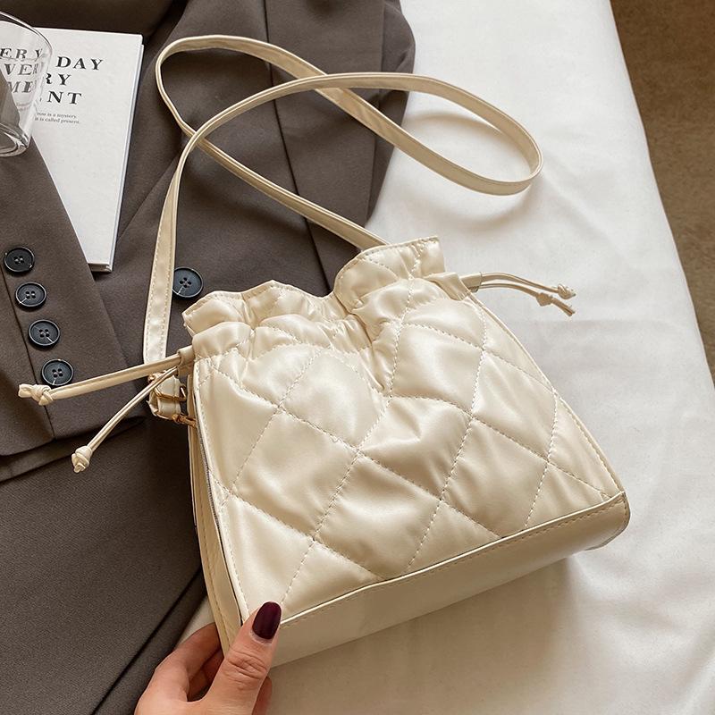 Premium Foreign Style Bag Women'S Trendy Versatile Bucket Bag Fashion Shoulder Crossbody Diamond Chain Bag Women