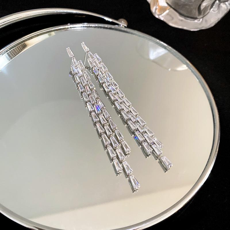 S925 Silver Needle Rhinestone Tassel Earrings - Exquisite Long Claw Chain with Colored Diamonds, European & American Style