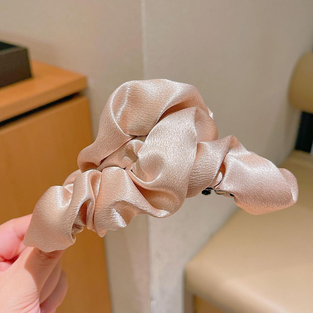 Fugitive Princess Satin Bow Hair Claw Clip - Elegant Updo Accessory