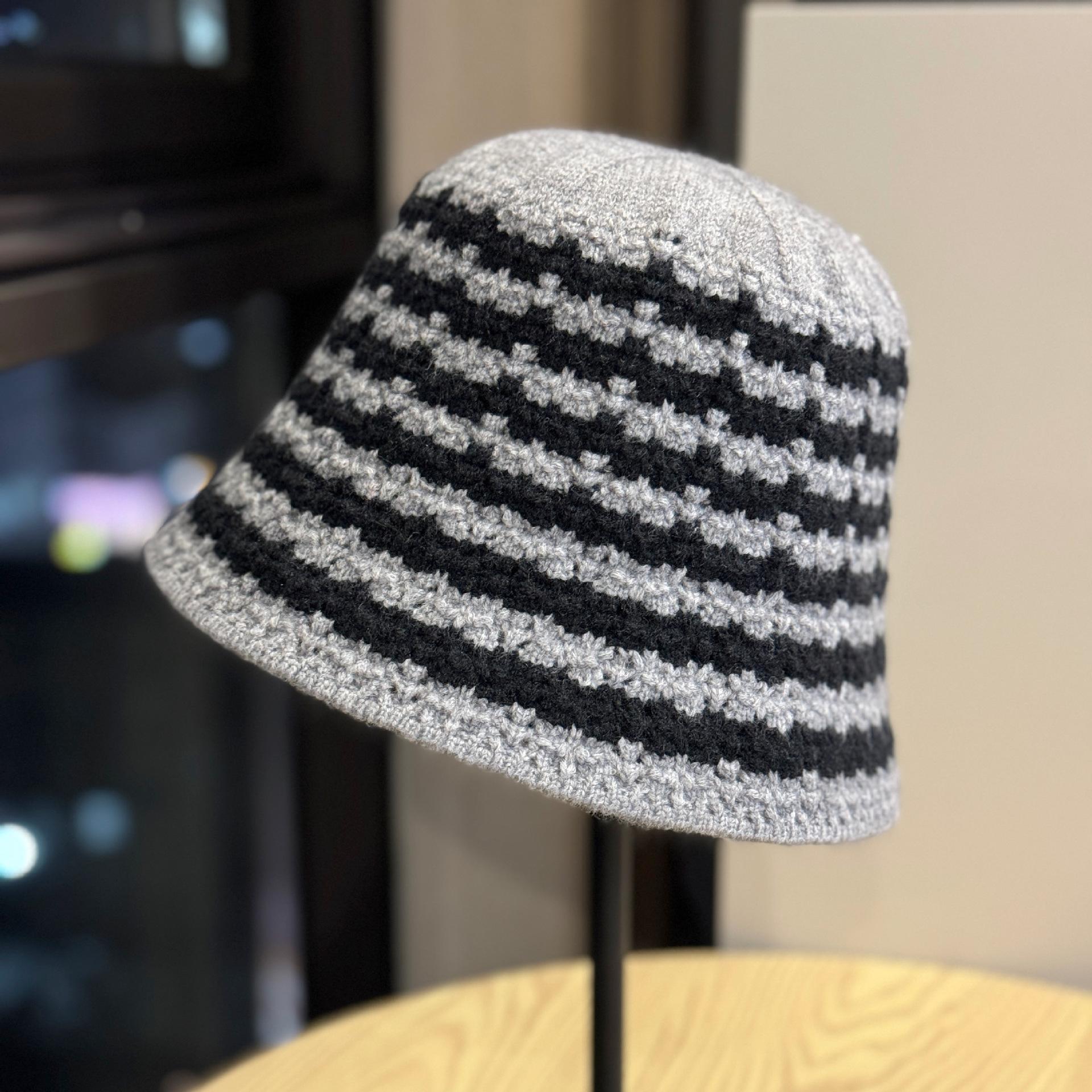 Новая шляпа Женская вязаная шляпа-рыбак Женская осенне-зимняя корейская полосатая клетчатая шляпа-ведро Теплая и универсальная модная панама one size