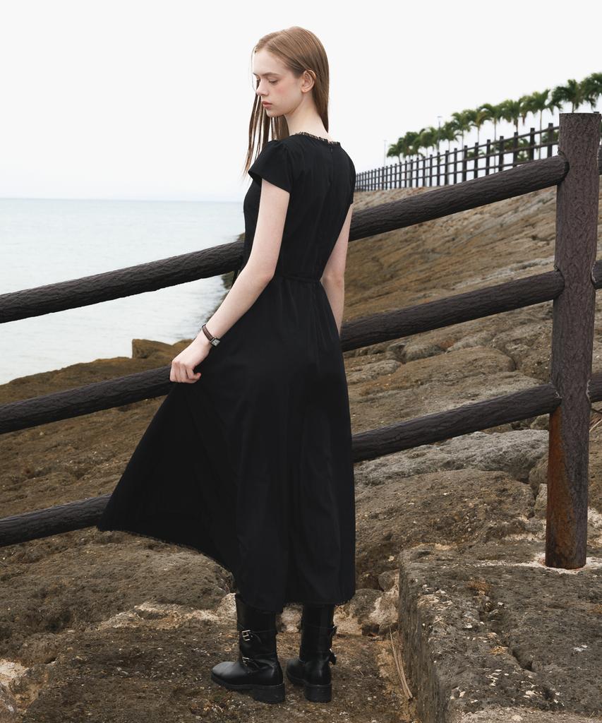 DEHEVE V-Neck Flare Dress [Black]