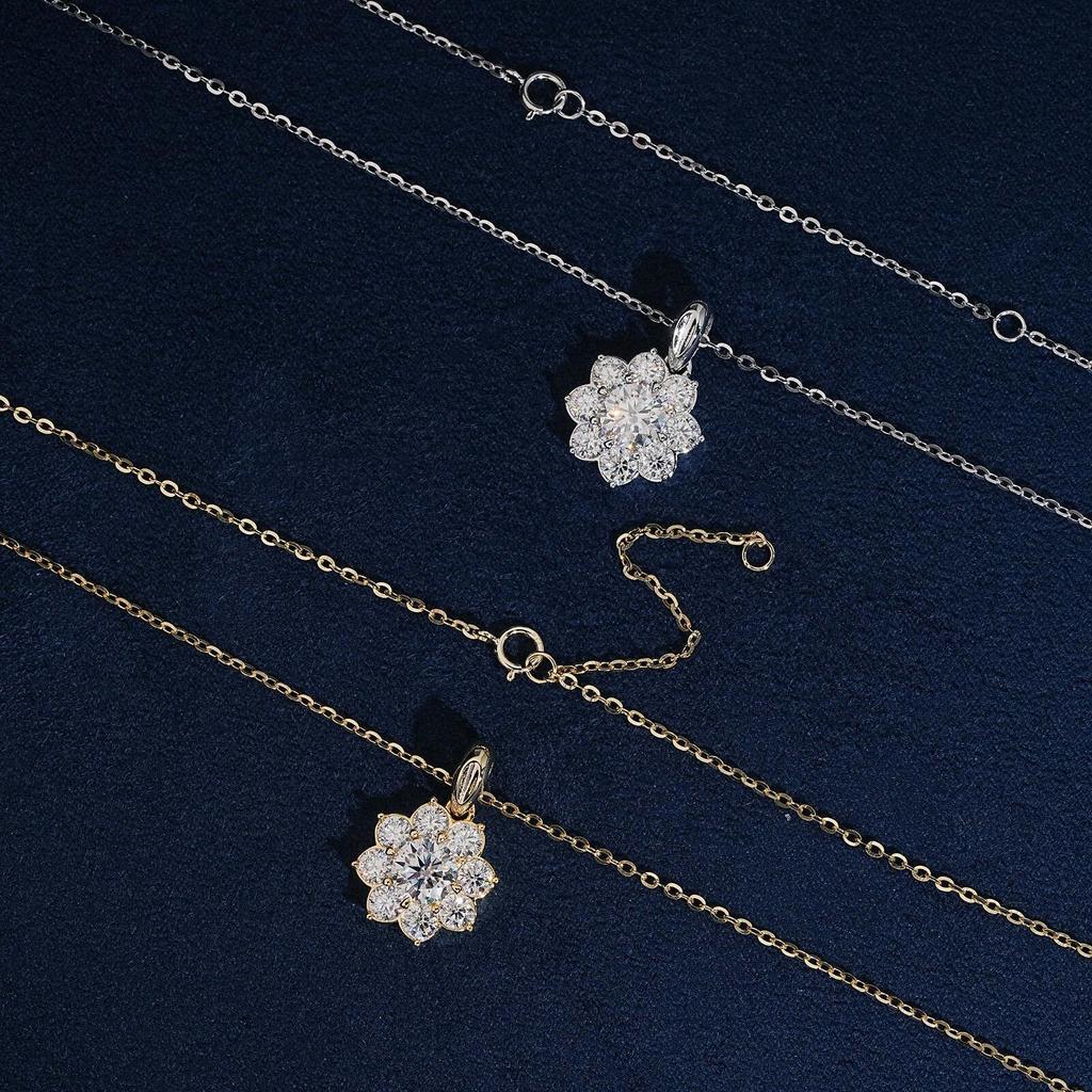 Elegant Moissanite Flower Necklace: 1 Carat 8 Hearts & Arrows Cut, Light Luxury Clavicle Chain, European & American Style.