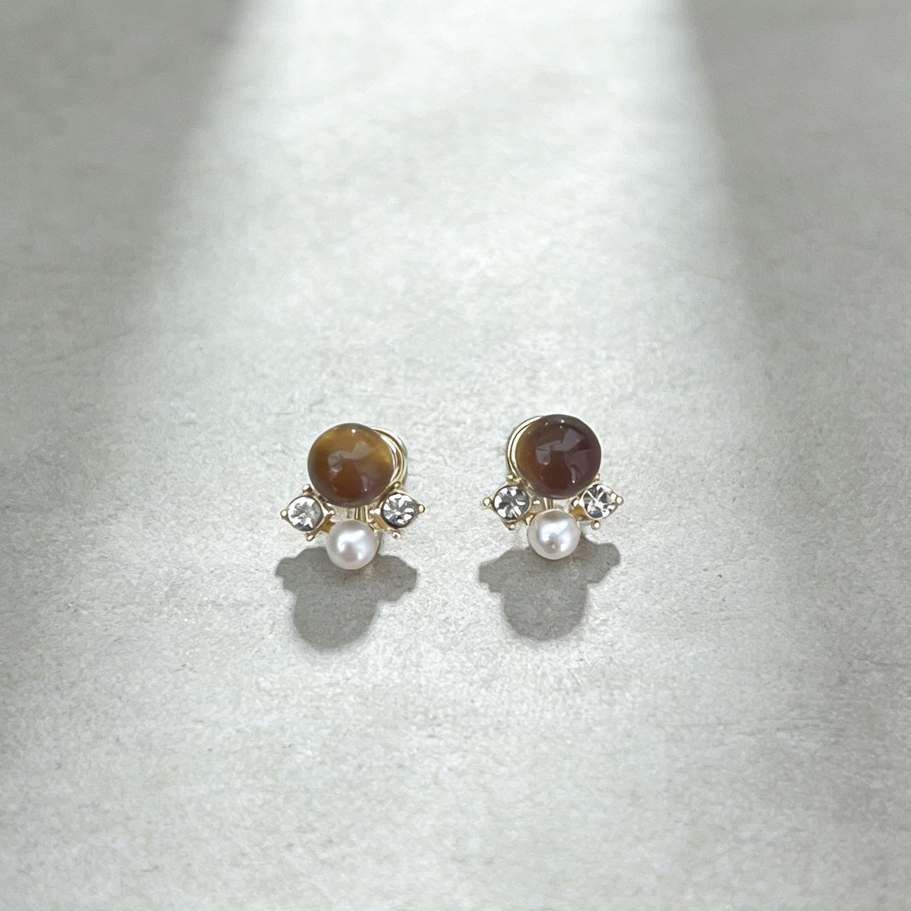Brown Round Bead Earrings for Women: Retro & Light Luxury Autumn/Winter Ear Clips