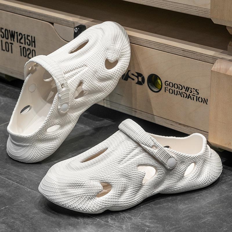 Men's Coconut Hole Non-Slip Outdoor Beach Sandals - Summer Baotou Slippers