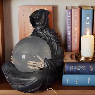 Décoration d'Halloween LED Boule de Cristal Chargement USB Boule de Cristal Dieu de la Mort Sculpture Squelettique en Résine Ornement pour Décor de Bureau