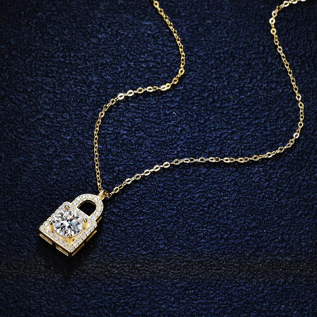 1 Karat Runder Moissanit Schloss Anhänger Halskette S925 Silberkette für den täglichen Gebrauch D VVS1 Feiner Schmuck