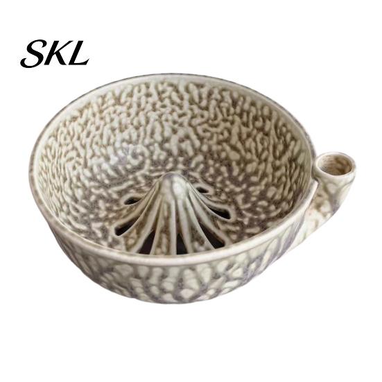 Draining And Rinsing Bowl Self Wash Bowl, with Hollow Drain Holes, Swirl-Flow Berry Kitchen Fruit Washer Washing Ceramic Rinse for Counter
