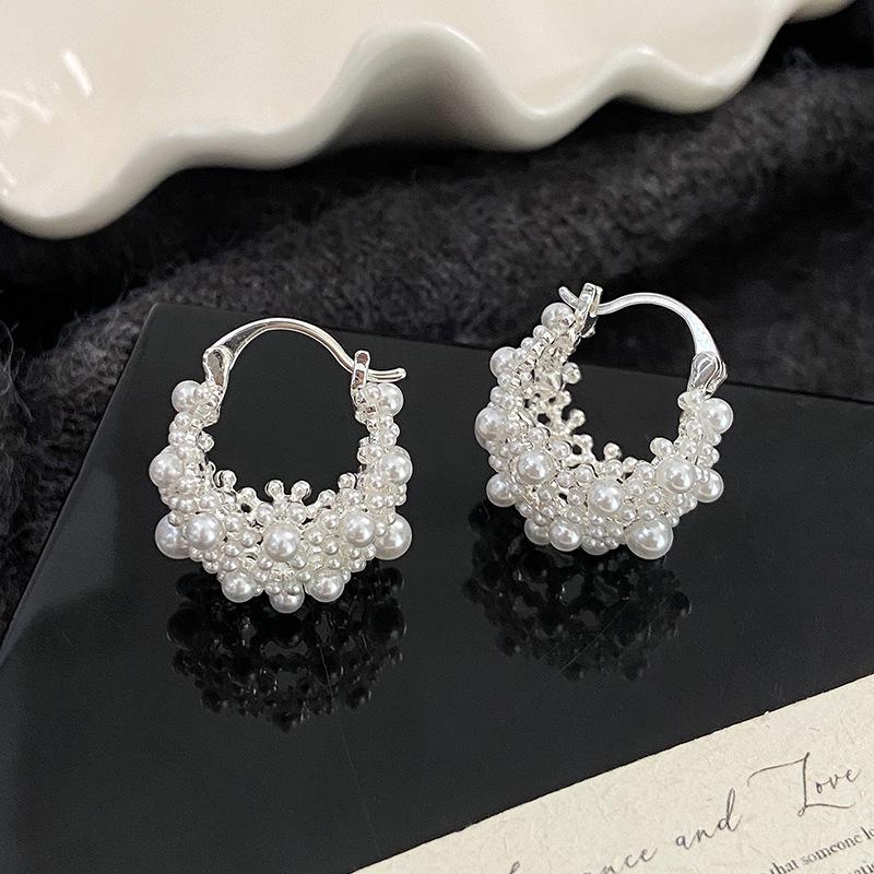 Zirkon Perlmutt Sunburst Ohrklemmen: Elegante, vielseitige Ohrringe für Frauen.