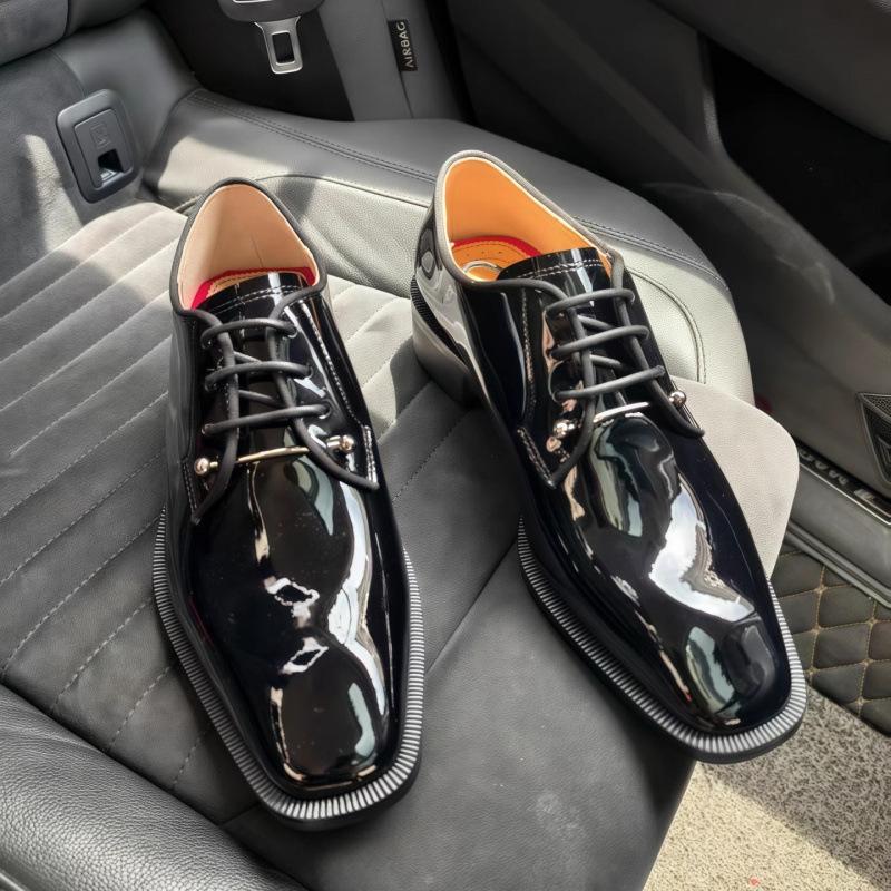 

2025 лето новая мужская нарядная обувь красная подошва повседневная шнуровка кожаная обувь для работы старшая с увеличением роста обувь жениха для свадьбы 45