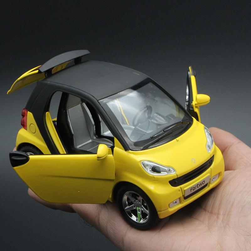 1:32 Mercedes Benz Smart Miniatures Alloy Diecast Model Car Model Sound & Light Toys For Kids Cute And Compact Christmas Gifts