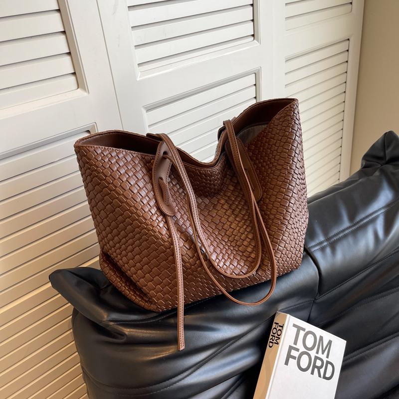 Fashion handbag women's spring and summer new product retro rhombus woven shoulder large capacity versatile tote bag