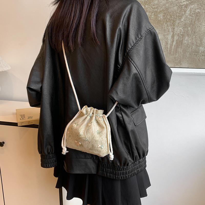 Stylish 2024 Summer Fashionable Womens Bucket Bag Large Capacity Woven Shoulder Bag