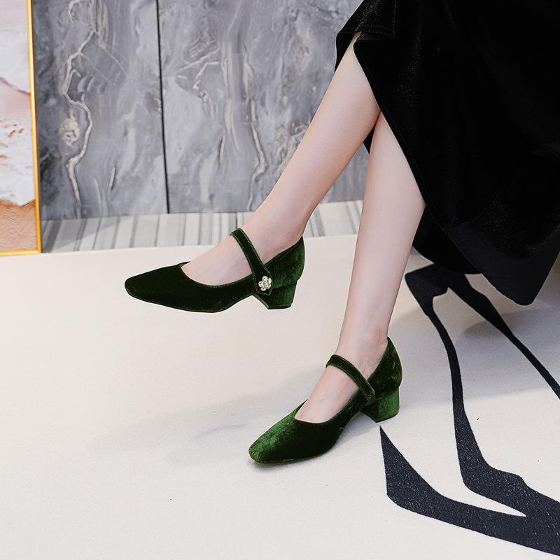 2025 Spring and Autumn Mary Jane Coarse Heel Single Shoes Women's Shallow Mouth One-word Buckle Strap Velcro Golden Velvet Retro Women's Shoes Larg