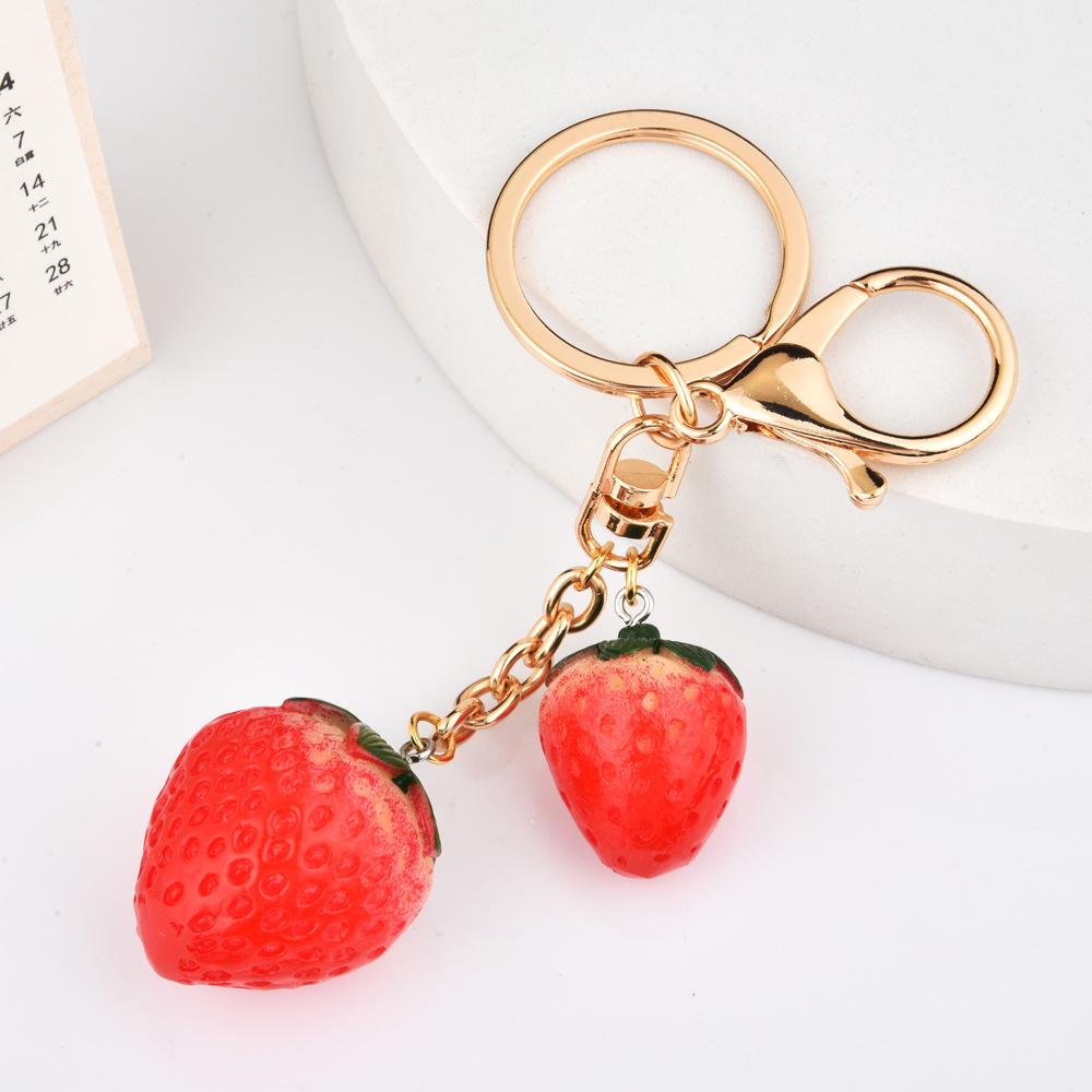 Elegant Strawberry Keychain: Alloy Oil Painting Charm for Bags & Gifts
