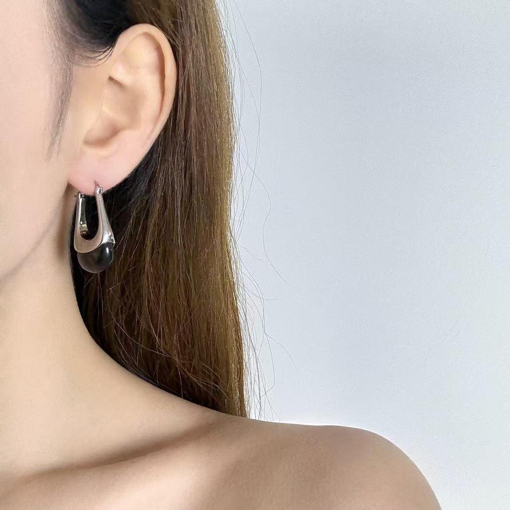 Französische Retro Myrrhe Bernsteinbraun U-förmige Metall Ohrklemmen für Damen - Europäischer und Amerikanischer High-End Nischenstil Ohrringe