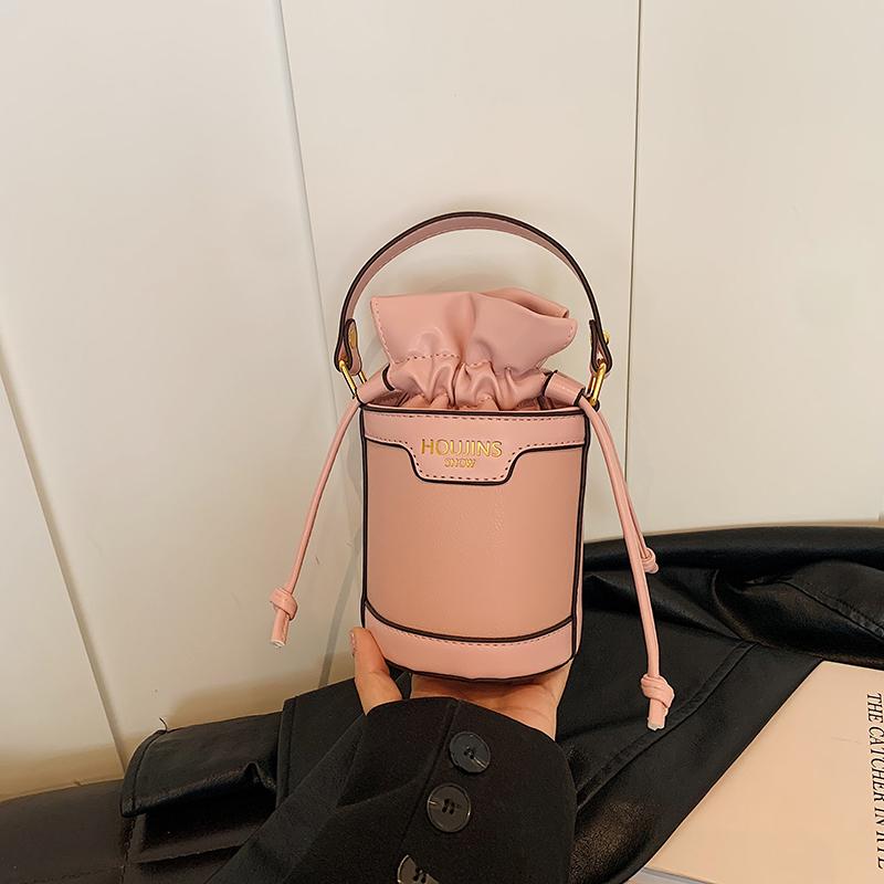 Retro Textured Bucket Bag,  Autumn and Winter New Fashionable Casual Handbag, Versatile Single Shoulder Crossbody Bag