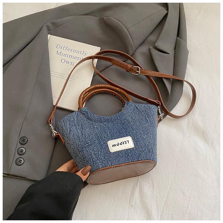 

Autumn bag women s retro denim blue commuter large capacity 2025 new niche simple going out shoulder messenger bag